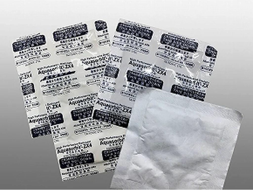 多包 ZERUST Aquasorbit 乾燥劑與一包銀色乾燥劑產品